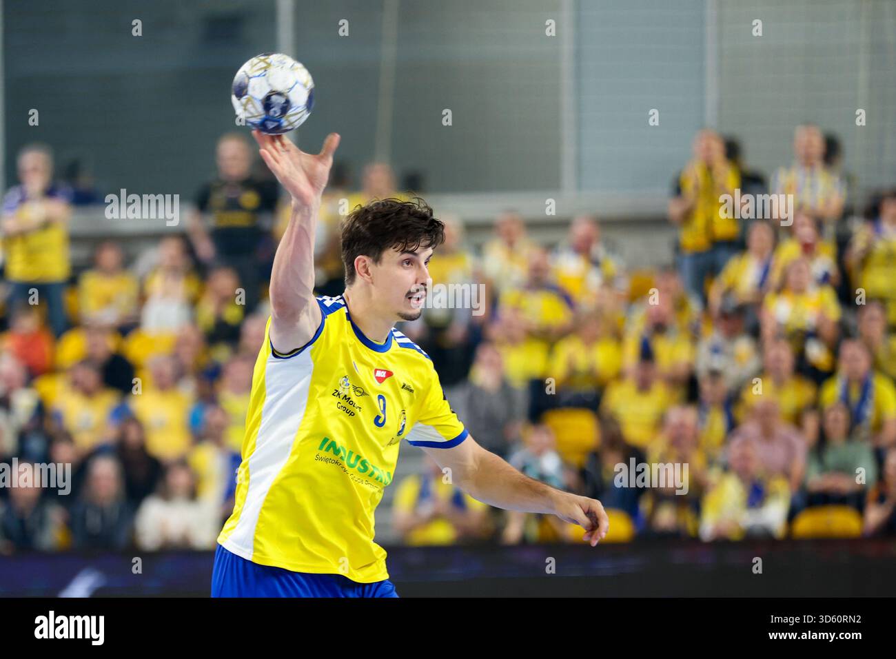 Szymon Sicko de Industria Kielce vu en action lors du match de la Ligue des Champions EHF 2025/2026 entre Industria Kielce et DEN Aalborg Handbold au Hall Legionow. Score final Industria Kielce 32 : 32 DEN Aalborg Handbold. Banque D'Images