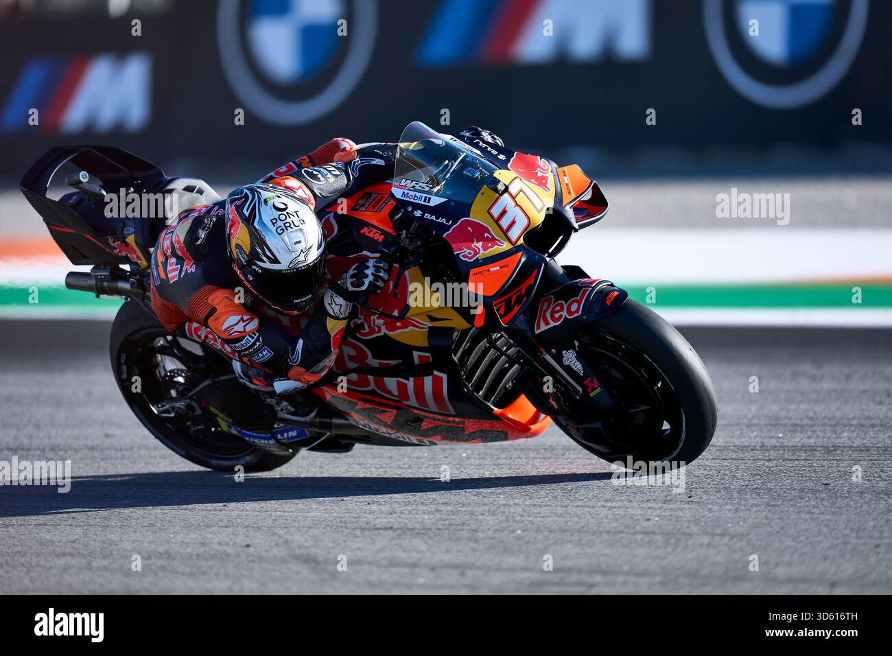 Pedro Acosta (KTM) en action lors du Grand Prix Motul de la Communauté valencienne sur le circuit Ricardo Tormo. Banque D'Images