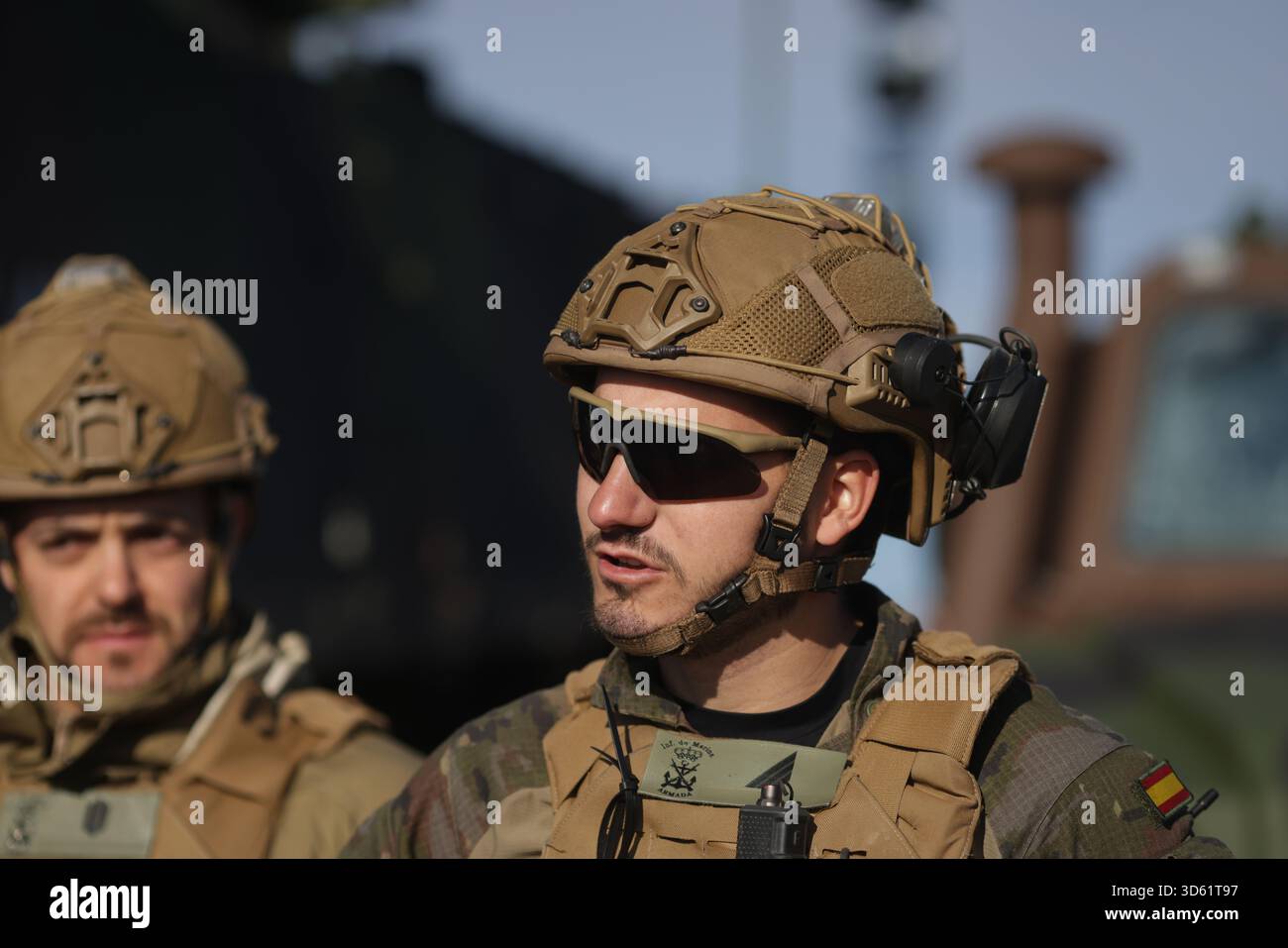 Cincu, Roumanie - 13 novembre 2025 : soldat espagnol en tenue de combat lors de l'exercice multinational Dacian Fall 2025. Banque D'Images