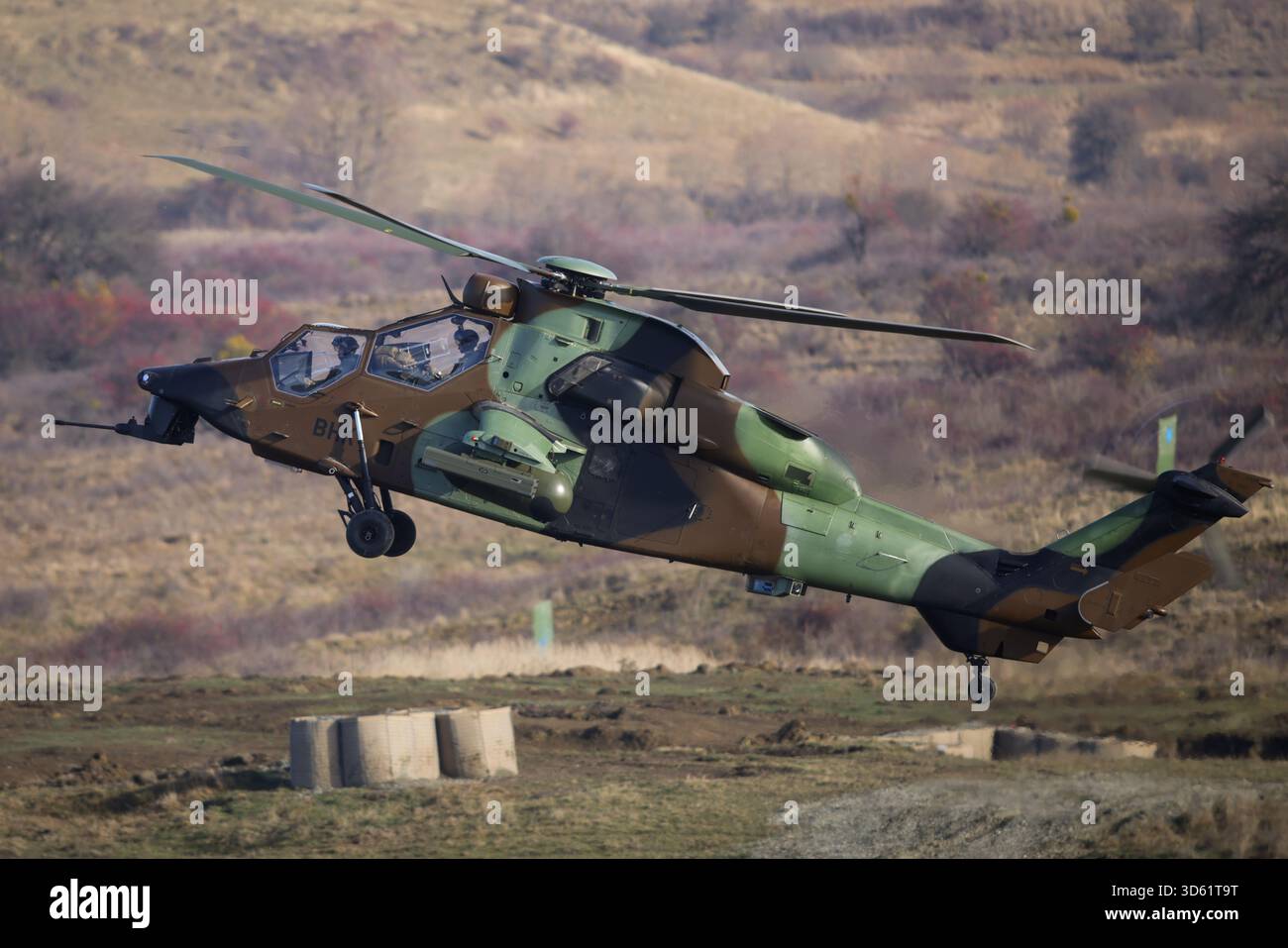 Cincu, Roumanie - 13 novembre 2025 : hélicoptère français Eurocopter Tiger lors de l'exercice multinational Dacian automne 2025. Banque D'Images