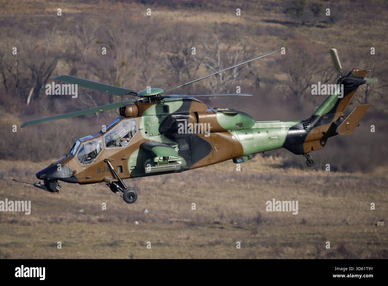 Cincu, Roumanie - 13 novembre 2025 : hélicoptère français Eurocopter Tiger lors de l'exercice multinational Dacian automne 2025. Banque D'Images