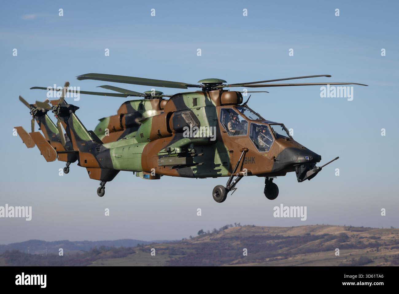 Cincu, Roumanie - 13 novembre 2025 : hélicoptère français Eurocopter Tiger lors de l'exercice multinational Dacian automne 2025. Banque D'Images