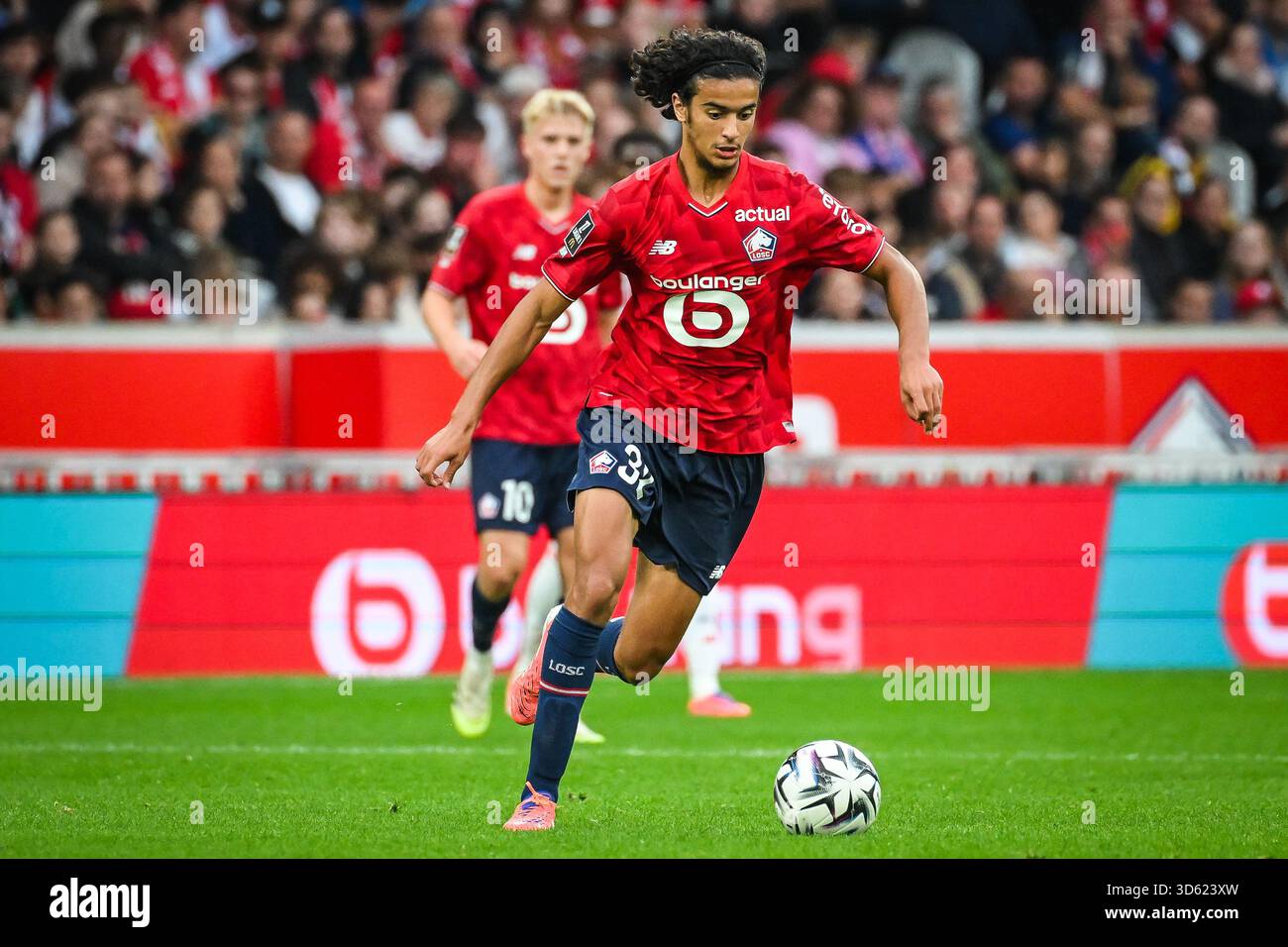 Ayyoub BOUADDI de Lille lors du championnat de France de Ligue 1 match de football entre le LOSC Lille et l'Olympique Lyonnais le 28 septembre 2025 au stade Pierre Mauroy de Villeneuve-d'Ascq près de Lille, France - photo Matthieu Mirville / DPPI Banque D'Images