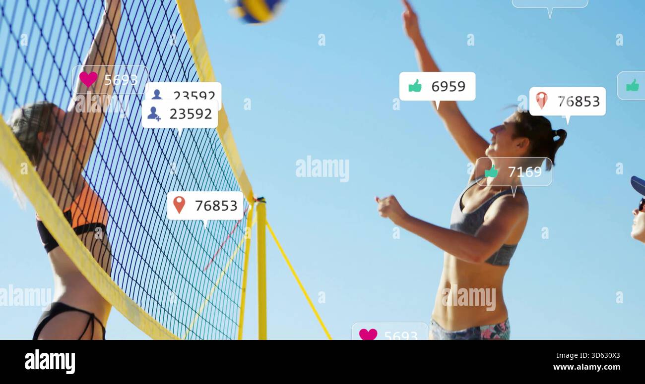 Spiking joueur du côté droit en vêtements de sport gris sur la plage avec volley-ball, icônes sociales, espace de copie Banque D'Images