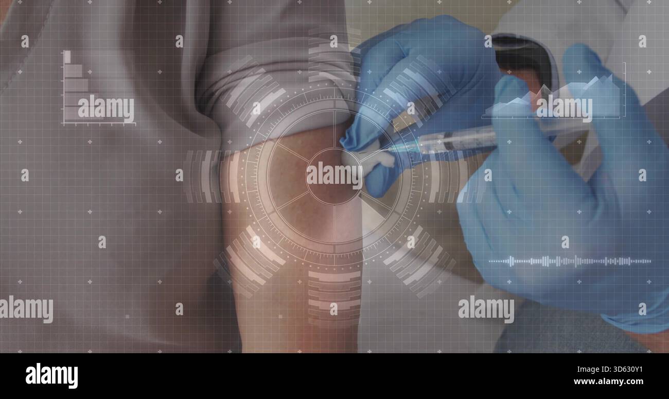 Préparation d'un patient mâle mature avec manchon roulé recevant l'injection de bras en clinique, seringue et HUD Banque D'Images