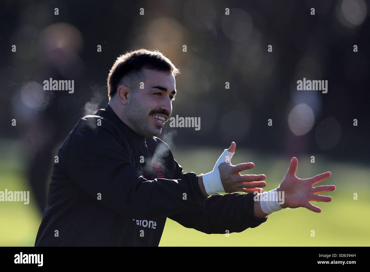 Cardiff, Royaume-Uni. 18 novembre 2025. Liam Belcher du pays de Galles lors de l'entraînement de l'équipe de rugby du pays de Galles au Vale Resort à Hensol, Vale of Glamorgan le mardi 18 novembre 2025. L'équipe s'entraîne en prévision de son prochain match international d'automne contre la Nouvelle-Zélande ce week-end. photo par Andrew Orchard/Andrew Orchard photographie sportive/ Alamy Live News crédit : Andrew Orchard photographie sportive/Alamy Live News Banque D'Images