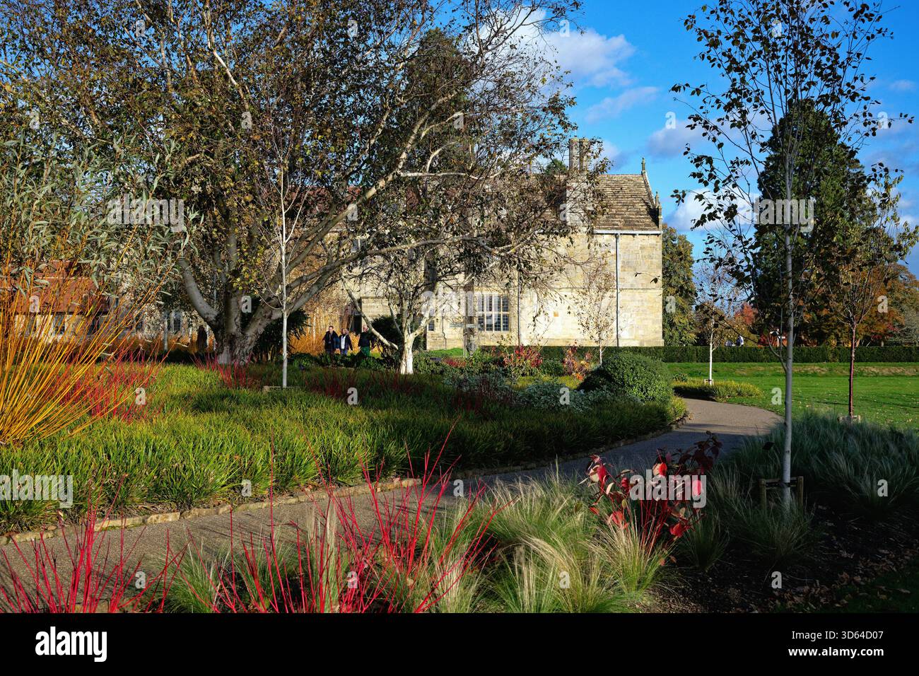 Les jardins RHS à Wakehurst place Ardingly sur une journée d'automne ensoleillée West Sussex England UK Banque D'Images