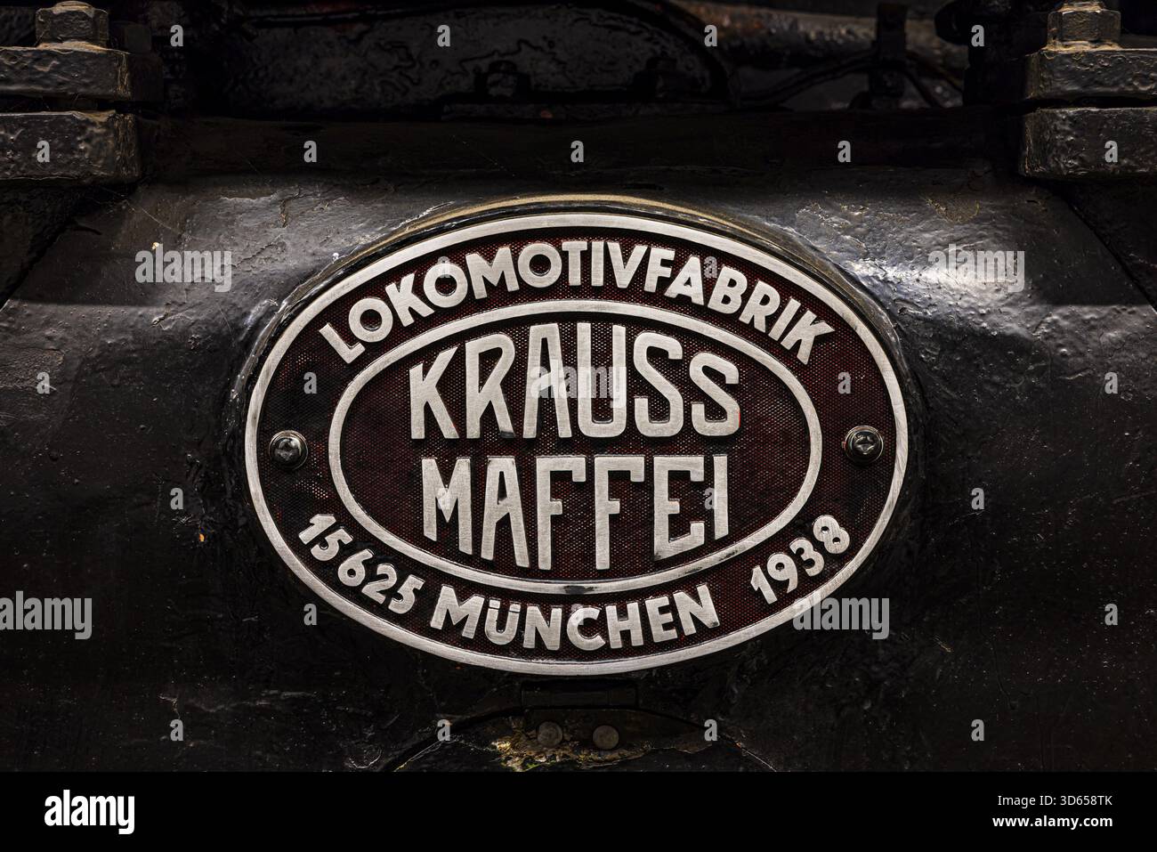 Plaque signalétique de l'ancienne usine de locomotives, Kraus Maffei de Munich sur une locomotive historique avec le numéro 15 626, construite en 1938, musée ferroviaire, Banque D'Images
