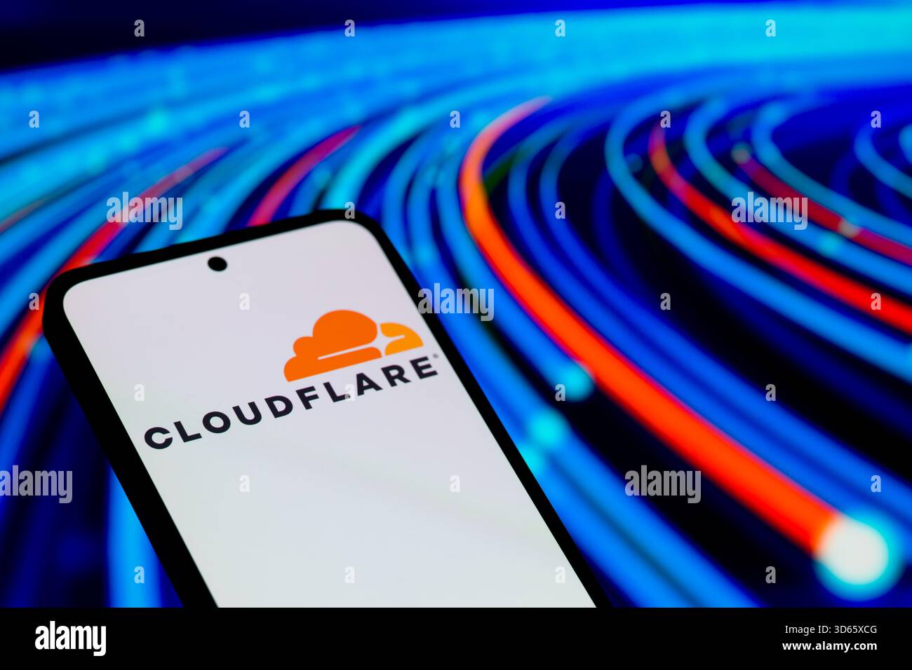 Bruxelles, Belgique. 19 novembre 2025. Le logo Cloudflare est affiché sur un téléphone portable, dans cette illustration photo. Prise à Bruxelles, Belgique, le 19 novembre 2025. (Jonathan Raa/Sipa USA *** strictement à des fins éditoriales *** crédit : Sipa USA/Alamy Live News Banque D'Images