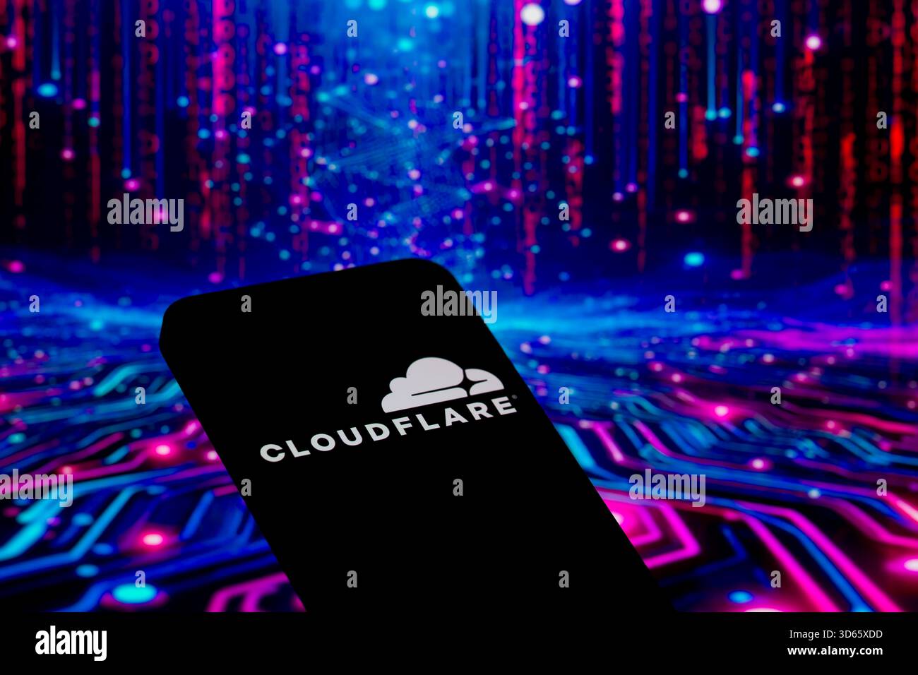 Bruxelles, Belgique. 19 novembre 2025. Le logo Cloudflare est affiché sur un téléphone portable, dans cette illustration photo. Prise à Bruxelles, Belgique, le 19 novembre 2025. (Jonathan Raa/Sipa USA *** strictement à des fins éditoriales *** crédit : Sipa USA/Alamy Live News Banque D'Images