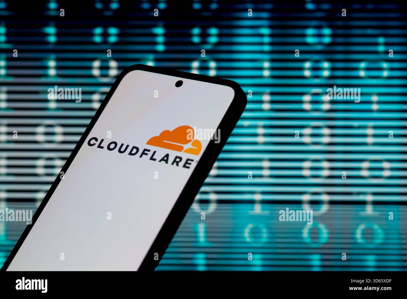 Bruxelles, Belgique. 19 novembre 2025. Le logo Cloudflare est affiché sur un téléphone portable, dans cette illustration photo. Prise à Bruxelles, Belgique, le 19 novembre 2025. (Jonathan Raa/Sipa USA *** strictement à des fins éditoriales *** crédit : Sipa USA/Alamy Live News Banque D'Images