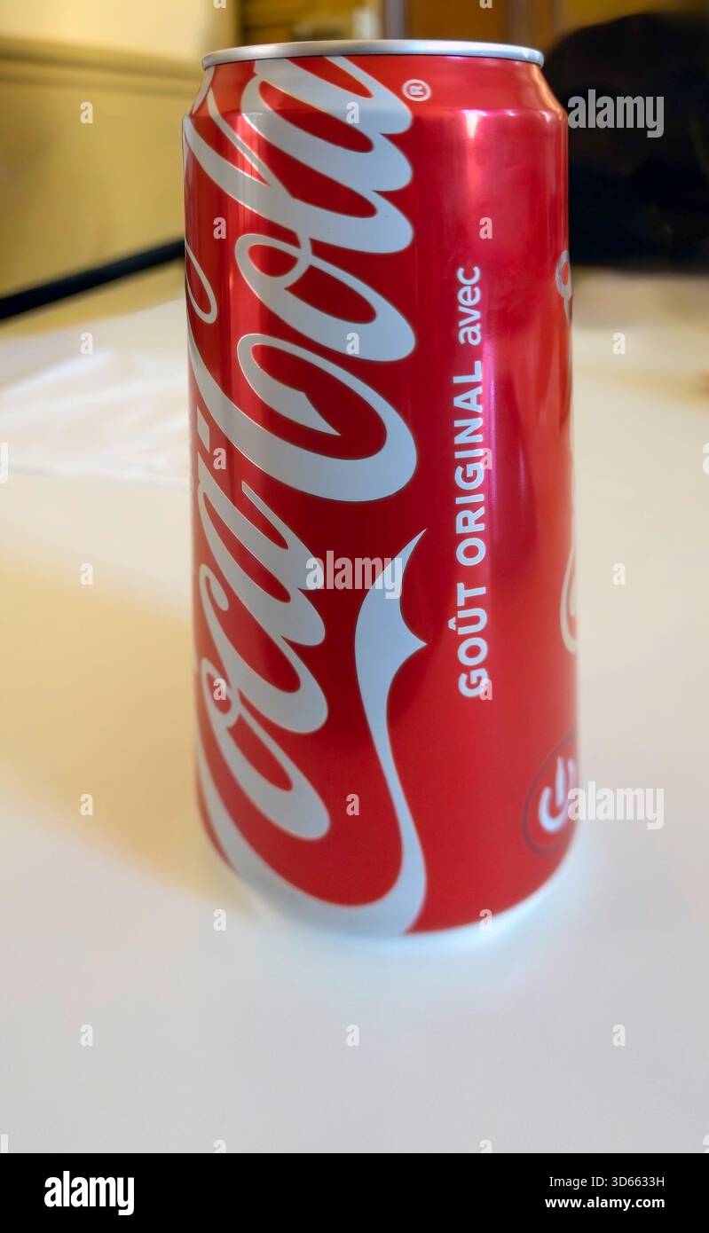 CAN de Coca-Cola français Banque D'Images