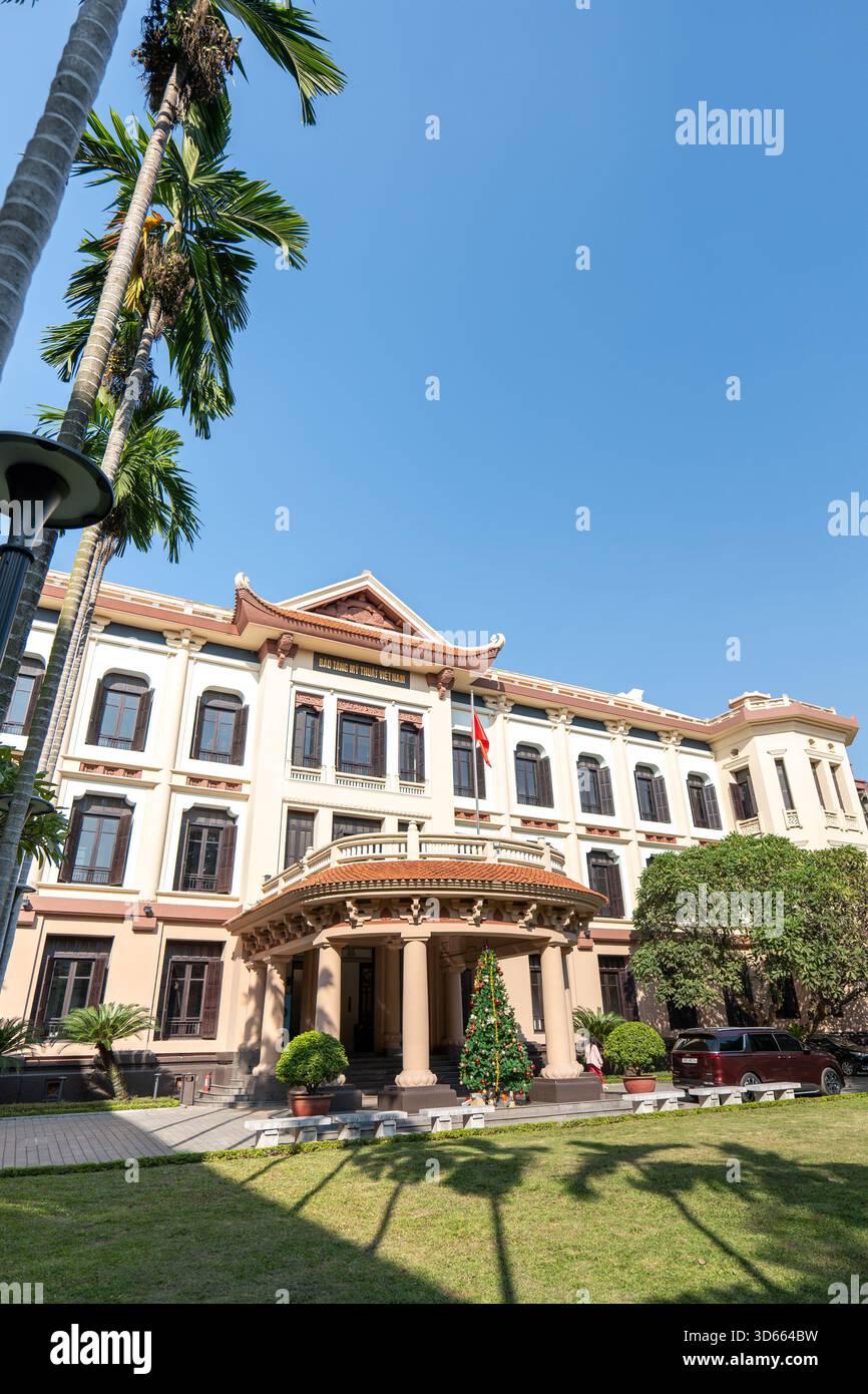 Hanoi, Vietnam - 12.20 2023 : Musée national des Beaux-Arts du Vietnam à Hanoi, Vietnam. Musée expose les beaux-arts vietnams de l'époque antique jusqu'à l'époque moderne Banque D'Images