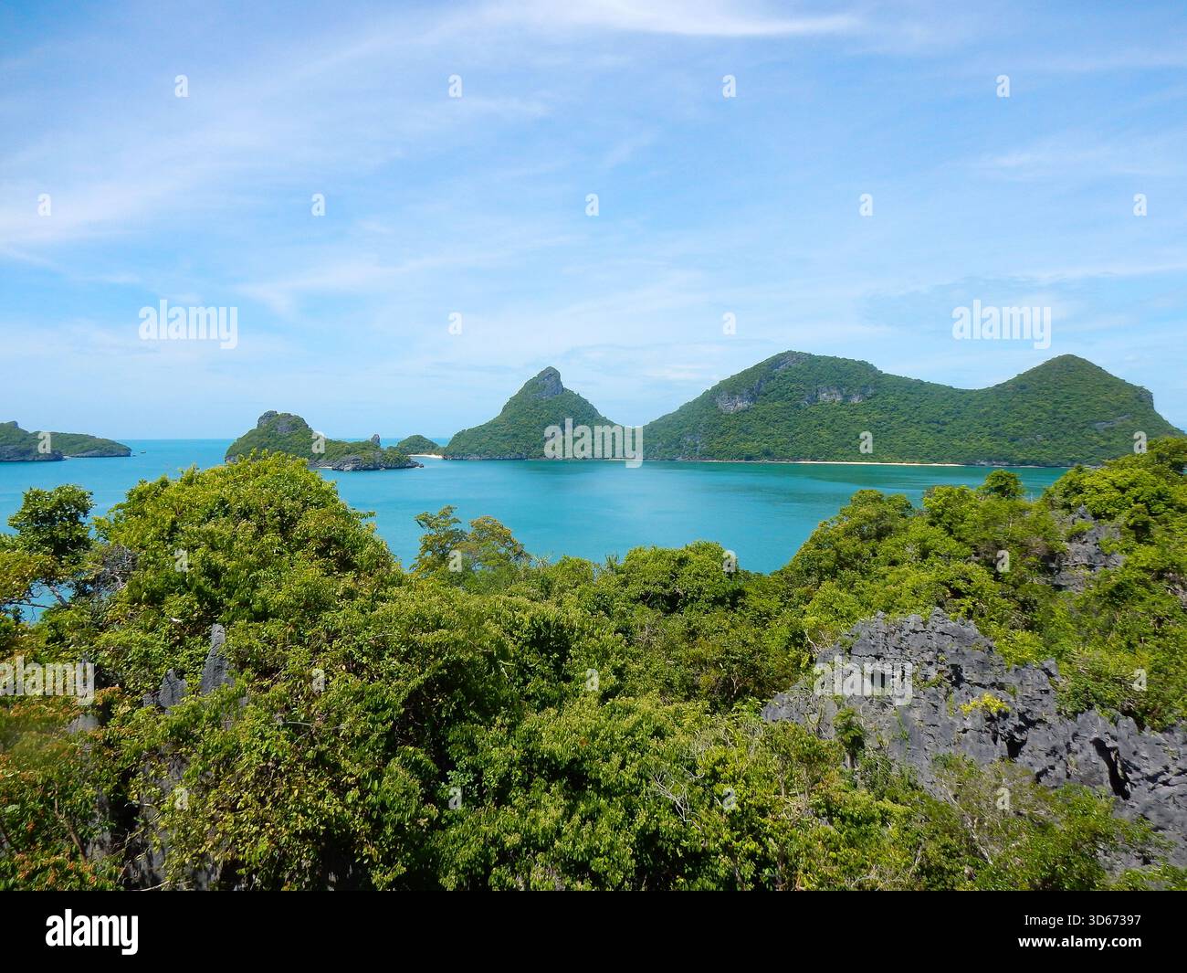 Îles couvertes de jungle du parc marin d'Ang Thong Banque D'Images
