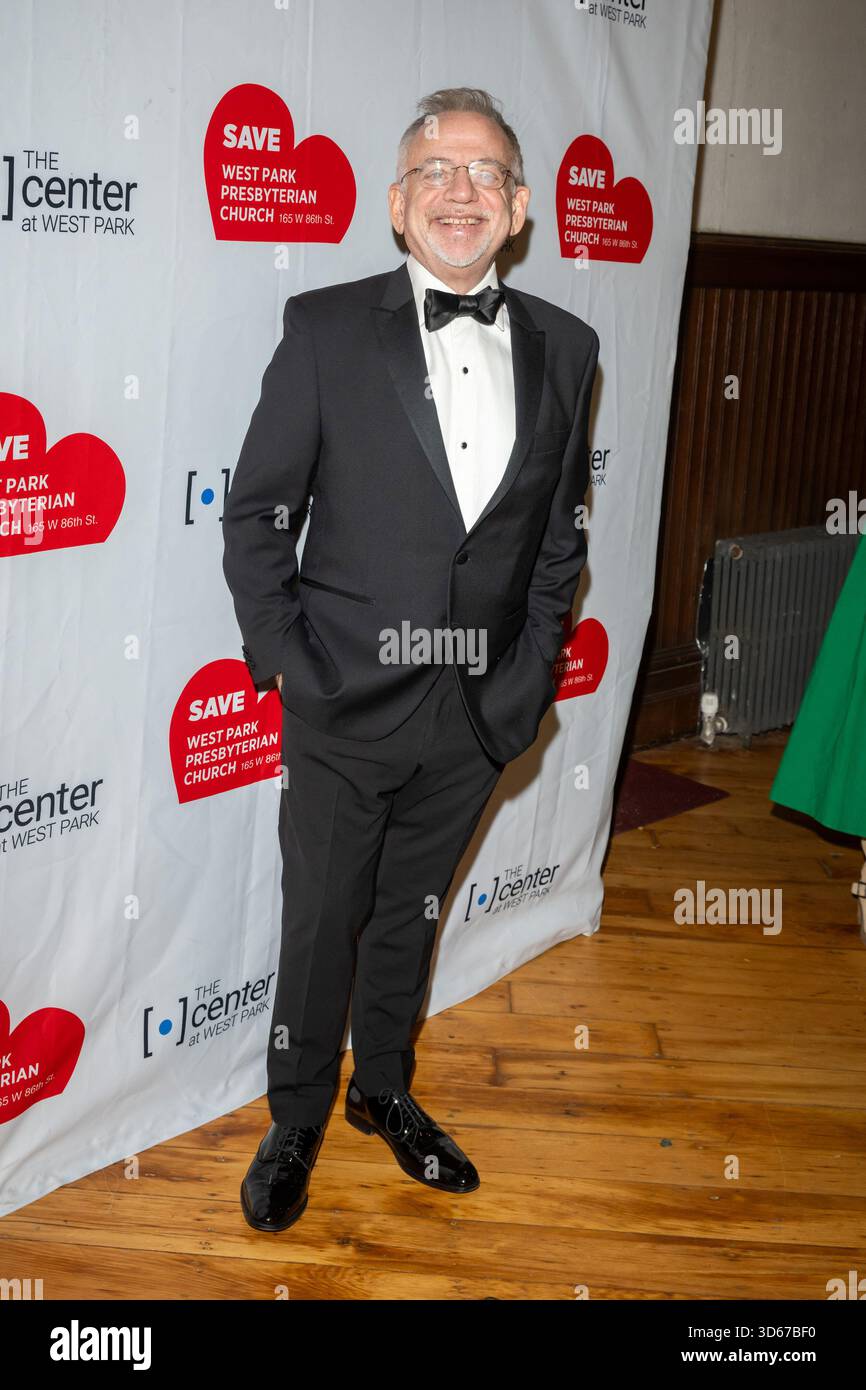 Marc Shaiman assiste à une lecture de ''All About Eve'' au profit du Centre de West Park et de la préservation de l'église presbytérienne de West Park à New York, New York, États-Unis, le 17 novembre 2025. (Photo de M10s/TheNews2/NurPhoto) Banque D'Images