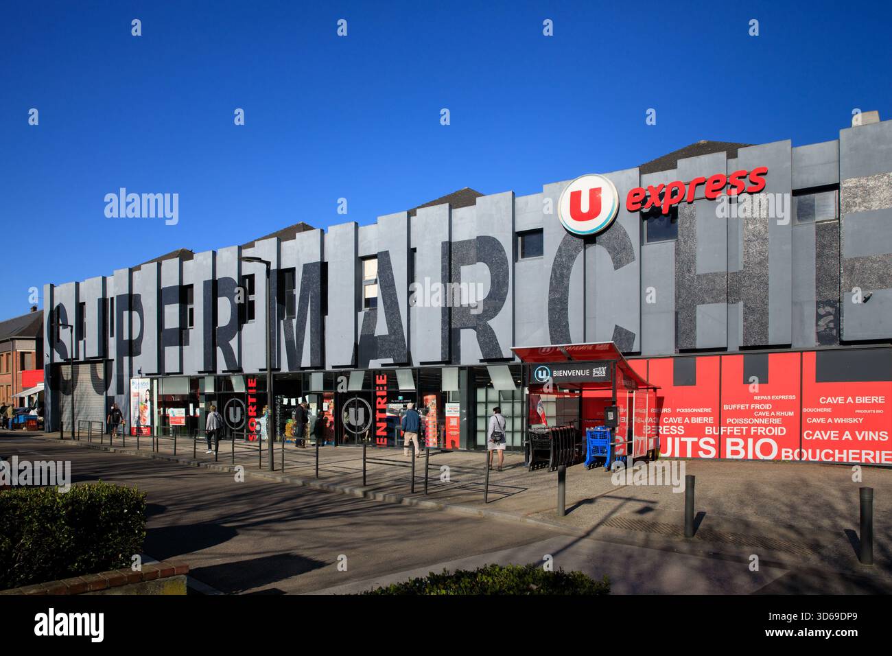 France, région Normandie, Eure Department, pays de Risle, estuaire, pont-Audemer, place du général de Gaulle, supermarché Super U Express, Banque D'Images