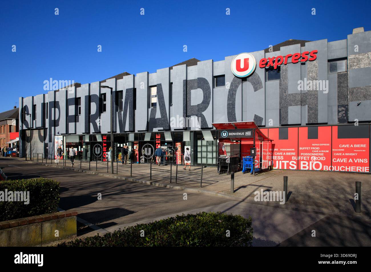 France, région Normandie, Eure Department, pays de Risle, estuaire, pont-Audemer, place du général de Gaulle, supermarché Super U Express, Banque D'Images