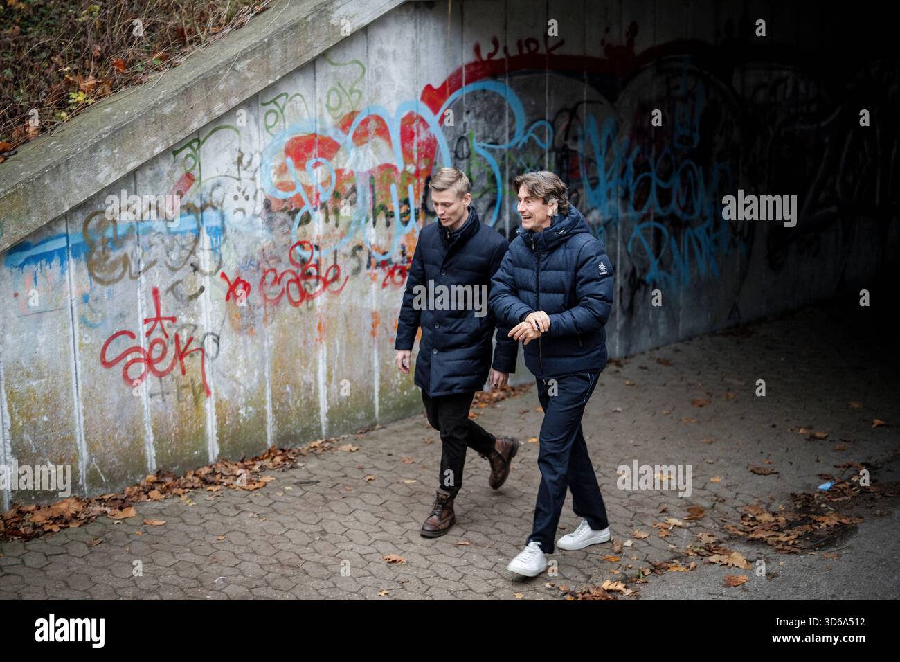 Frederiksvaerk, Danemark. 19 novembre 2025. L'entraîneur de football Thomas Frank, Tottenham, rend visite à son club natal Frederiksvaerk Football Club à Frederiksvaerk, le mercredi 19 novembre 2025. L'entraîneur de football sort actuellement un livre : Thomas Frank Diary de la premier League : L'histoire du plus grand nom de l'entraîneur danois. (Photo : Mads Claus Rasmussen/Ritzau Scanpix) crédit : Ritzau/Alamy Live News Banque D'Images