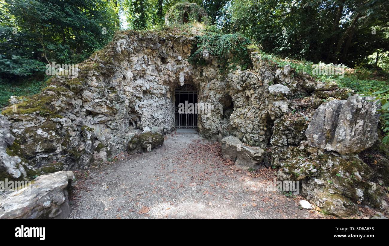 Extérieur de la grotte Cupidon, 1577, parc de Pratolino, Florence, Italie Banque D'Images