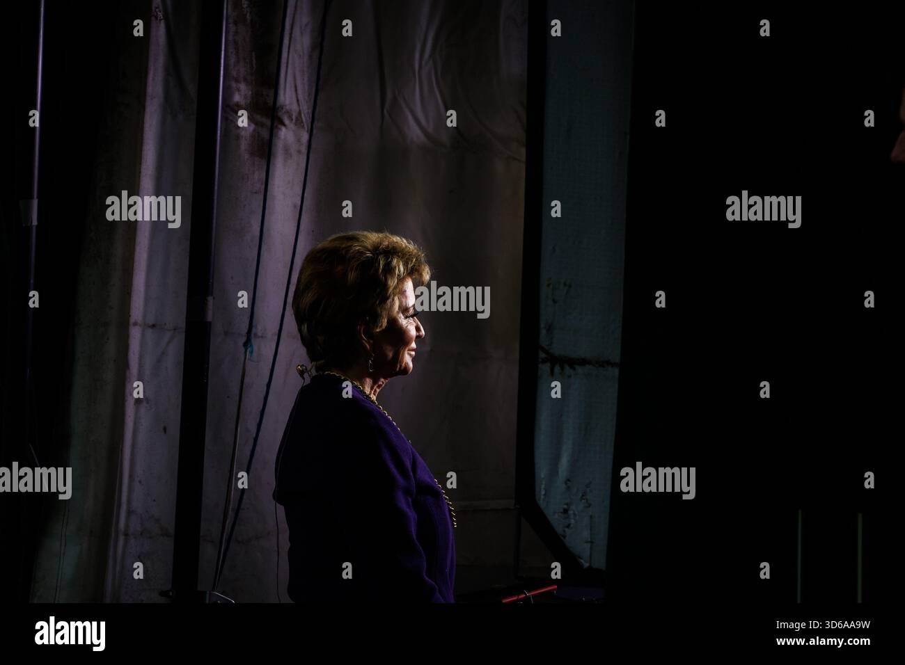 Washington, États-Unis. 19 novembre 2025. Linda McMahon, secrétaire à l'éducation, donne une interview télévisée devant la Maison Blanche à Washington, DC, le mercredi 19 novembre 2025. L’administration Trump a annoncé qu’elle accélérerait ses plans de démantèlement du ministère de l’éducation. Photo de Samuel Corum/UPI crédit : UPI/Alamy Live News Banque D'Images