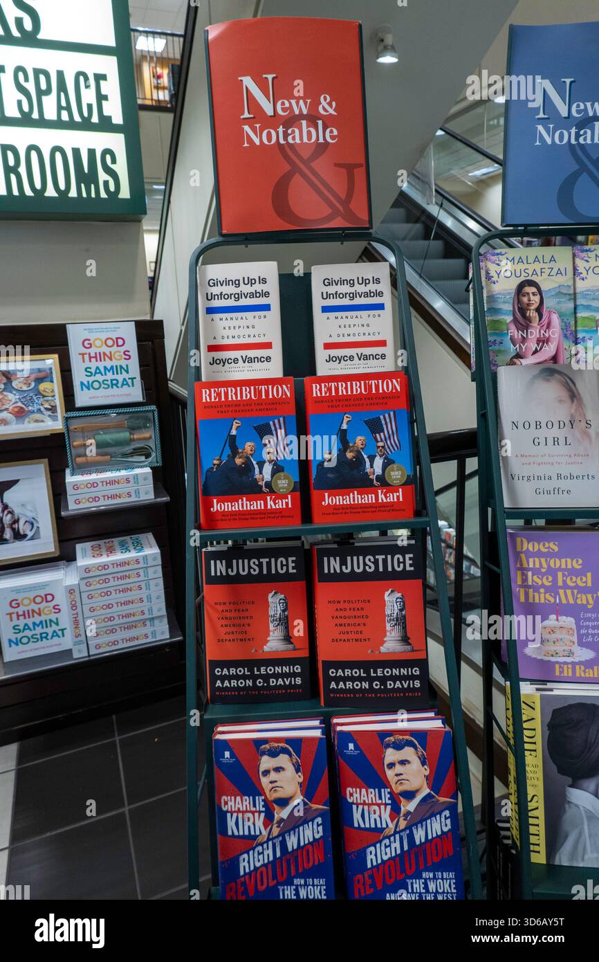 Barnes & Noble Booksellers sur la Cinquième Avenue à New York a une grande sélection de livres et magazines, USA 2025 Banque D'Images