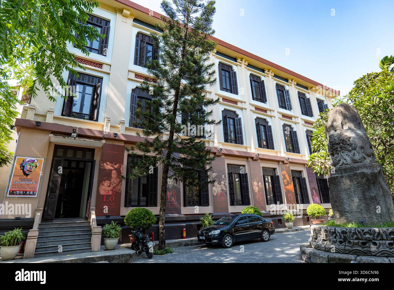 Hanoi, Vietnam - 12.20 2023 : Musée national des Beaux-Arts du Vietnam à Hanoi, Vietnam. Musée expose les beaux-arts vietnams de l'époque antique jusqu'à l'époque moderne Banque D'Images