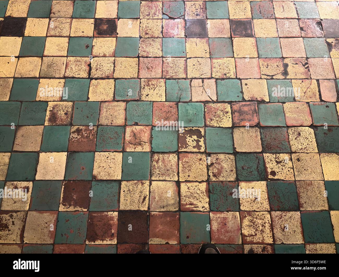 Les espaces intérieurs du château de Malbork, en Pologne, comprennent un réfectoire voûté radial, une maison capitulaire avec portail médiéval et une église restaurée dédiée à Virgi Banque D'Images