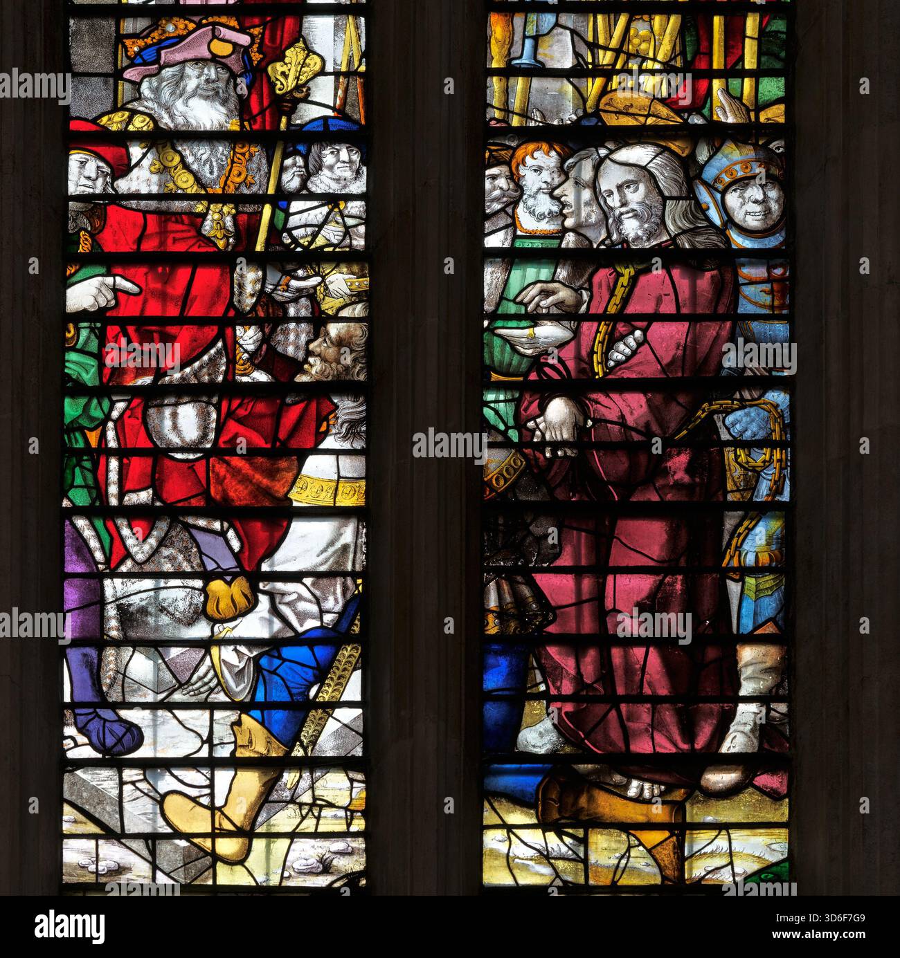 Vitrail, du procès de Jésus par le roi Hérode, dans la chapelle chrétienne tudor au King's College, Université de Cambridge, Angleterre. Banque D'Images