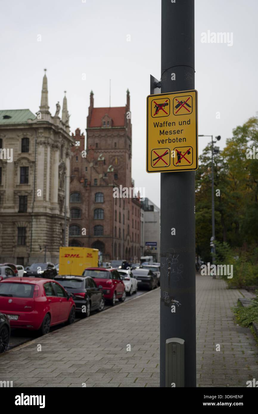 Zone d'interdiction d'armes, zone sans couteau, crime, blessure par arme blanche, blessure par balle, armes, couteau, arme poignardante, couteau poignardante, sécurité, ordre, violence, corporel ha Banque D'Images
