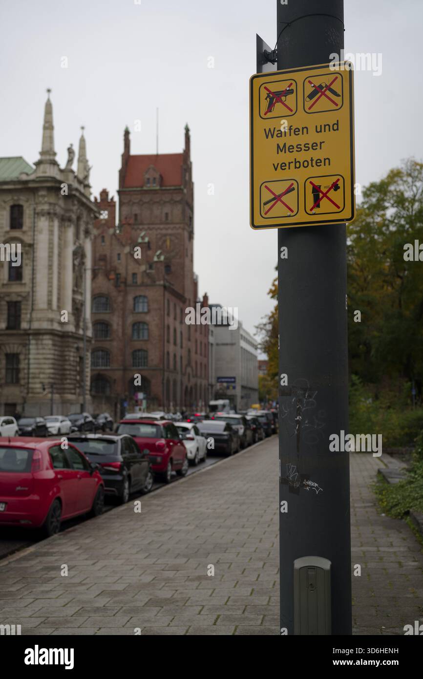 Zone d'interdiction d'armes, zone sans couteau, crime, blessure par arme blanche, blessure par balle, armes, couteau, arme poignardante, couteau poignardante, sécurité, ordre, violence, corporel ha Banque D'Images