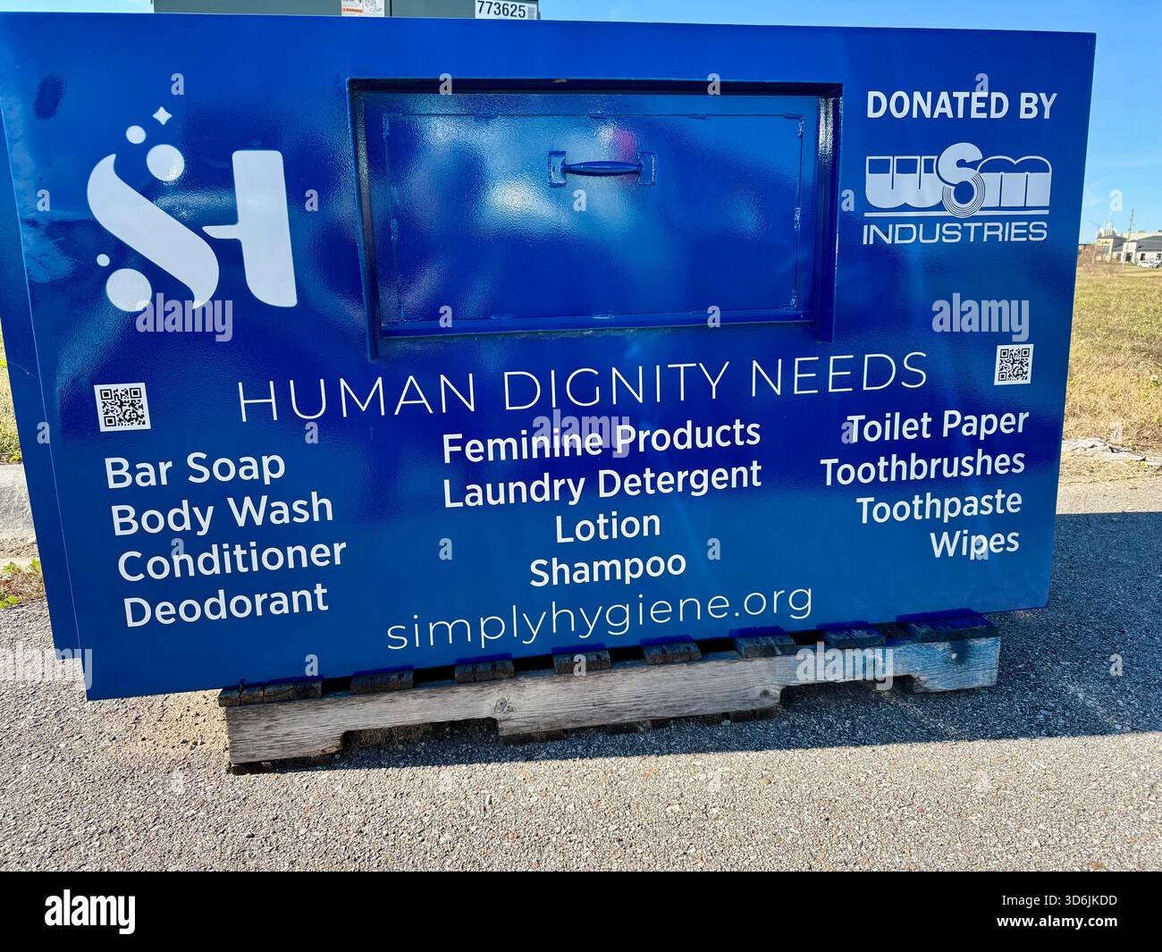 Dépôt de dons pour les nécessiteux ou les indigents, intitulé Human Dignity Needs in East Wichita, Kansas, USA. Banque D'Images