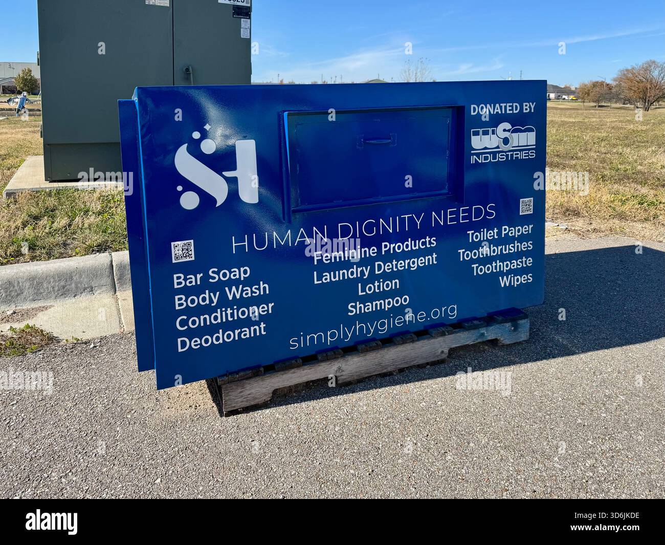 Dépôt de dons pour les nécessiteux ou les indigents, intitulé Human Dignity Needs in East Wichita, Kansas, USA. Banque D'Images