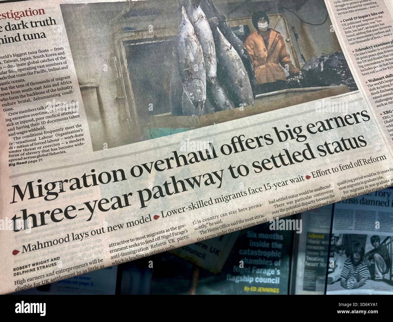 Un article de journal britannique le gouvernement britannique a proposé d'offrir aux grands gagnants 3 ans de voie vers un statut établi Banque D'Images