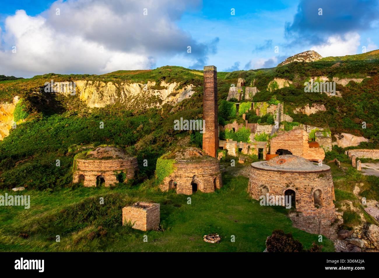 La brique de Porth Wen se ruine dans la lumière du matin Banque D'Images