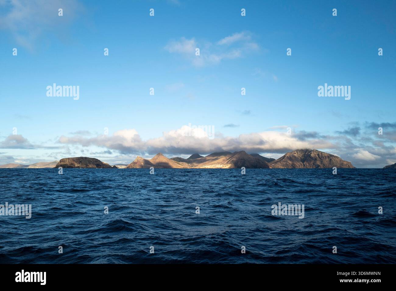 Yacht de croisière débarquant à Porto Santo, Madère Banque D'Images