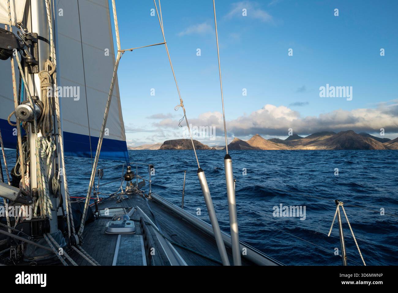 Yacht de croisière débarquant à Porto Santo, Madère Banque D'Images