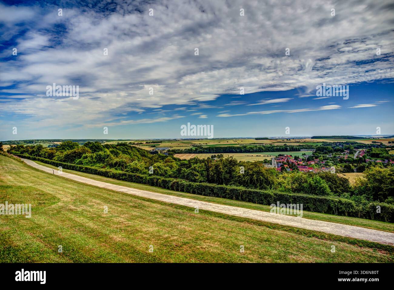 Vues depuis l'anneau du souvenir à notre-Dame-de-Lorette près d'Ablain-Saint-Nazaire, pas-de-Calais, France, Banque D'Images