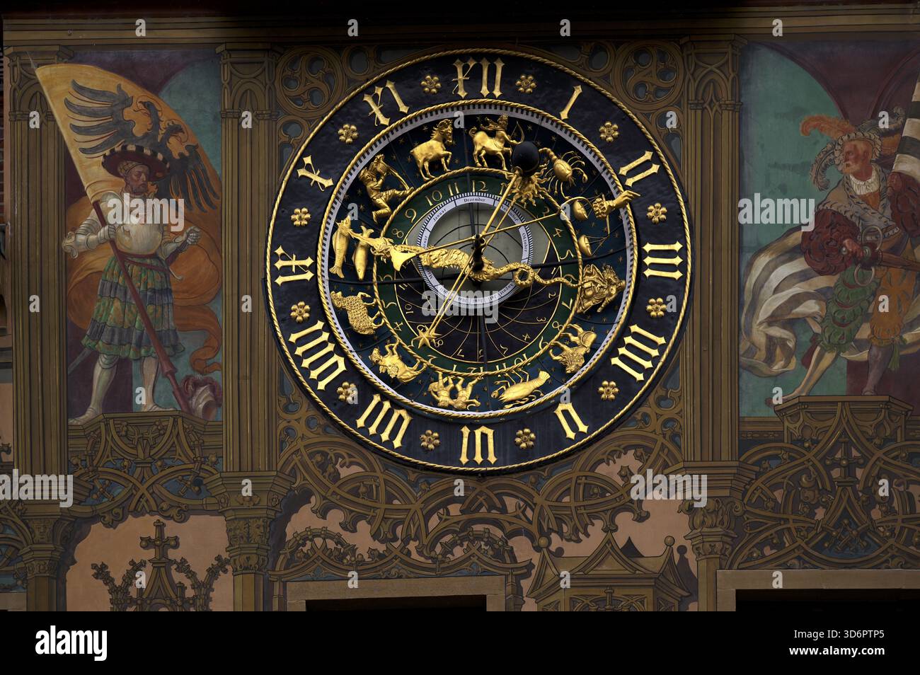 Horloge astronomique, façade peinte, cycle de fresques, hôtel de ville, vieille ville, Ulm, Bade-Wuertemberg, Allemagne Banque D'Images