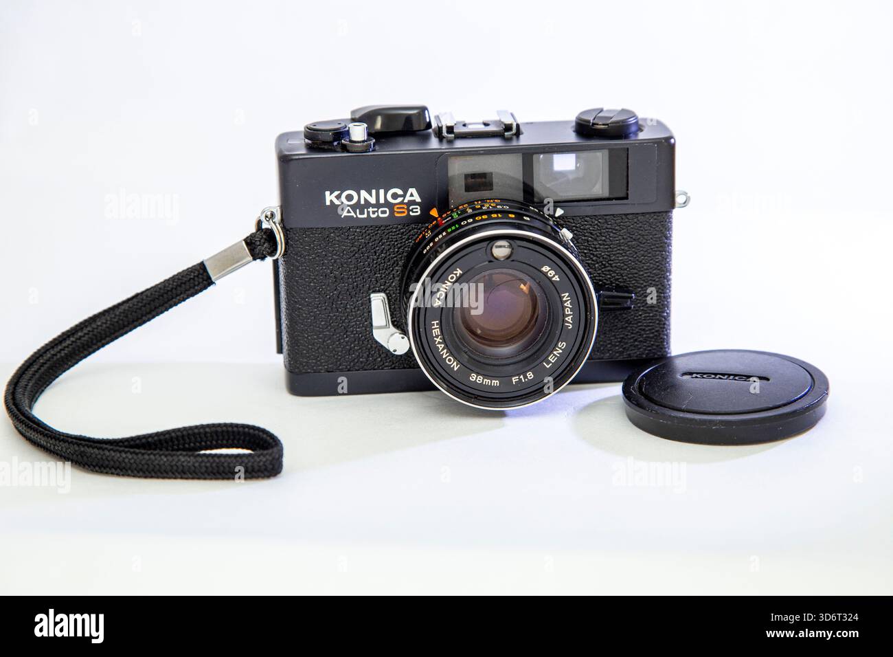 Appareil photo Konica Auto S3 avec télémètre 35 mm. Exposition automatique avec priorité à l'obturation. objectif f1.8 de 38 mm. Photographie de rue. Appareil photo pour photographes de rue. Banque D'Images