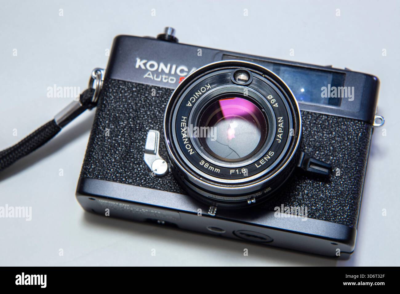 Appareil photo Konica Auto S3 avec télémètre 35 mm. Exposition automatique avec priorité à l'obturation. objectif f1.8 de 38 mm. Photographie de rue. Appareil photo pour photographes de rue. Banque D'Images