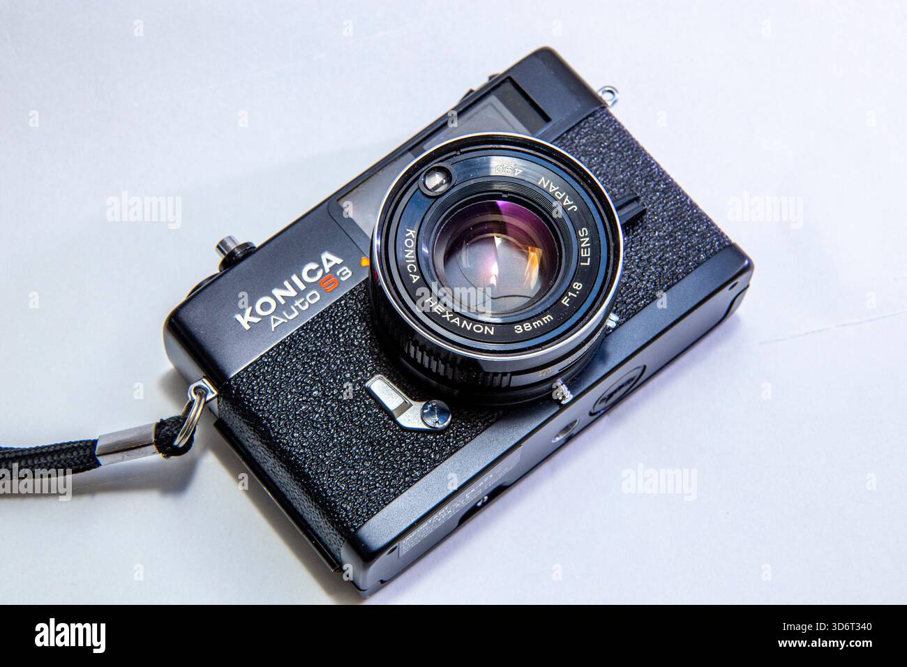 Appareil photo Konica Auto S3 avec télémètre 35 mm. Exposition automatique avec priorité à l'obturation. objectif f1.8 de 38 mm. Photographie de rue. Appareil photo pour photographes de rue. Banque D'Images