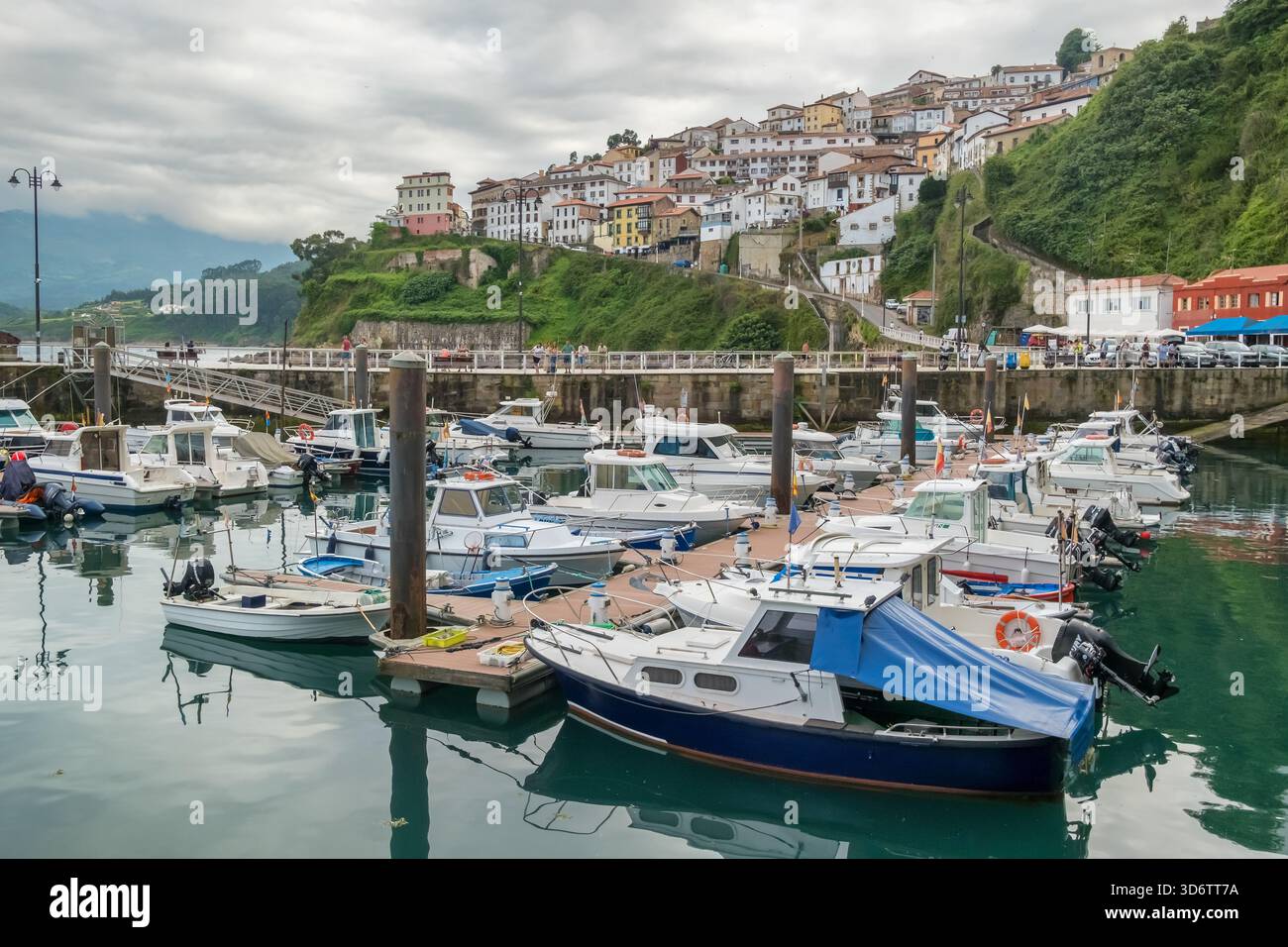 Charmant village de pêcheurs de Lastres dans la région des Asturies, au nord de l'Espagne Banque D'Images