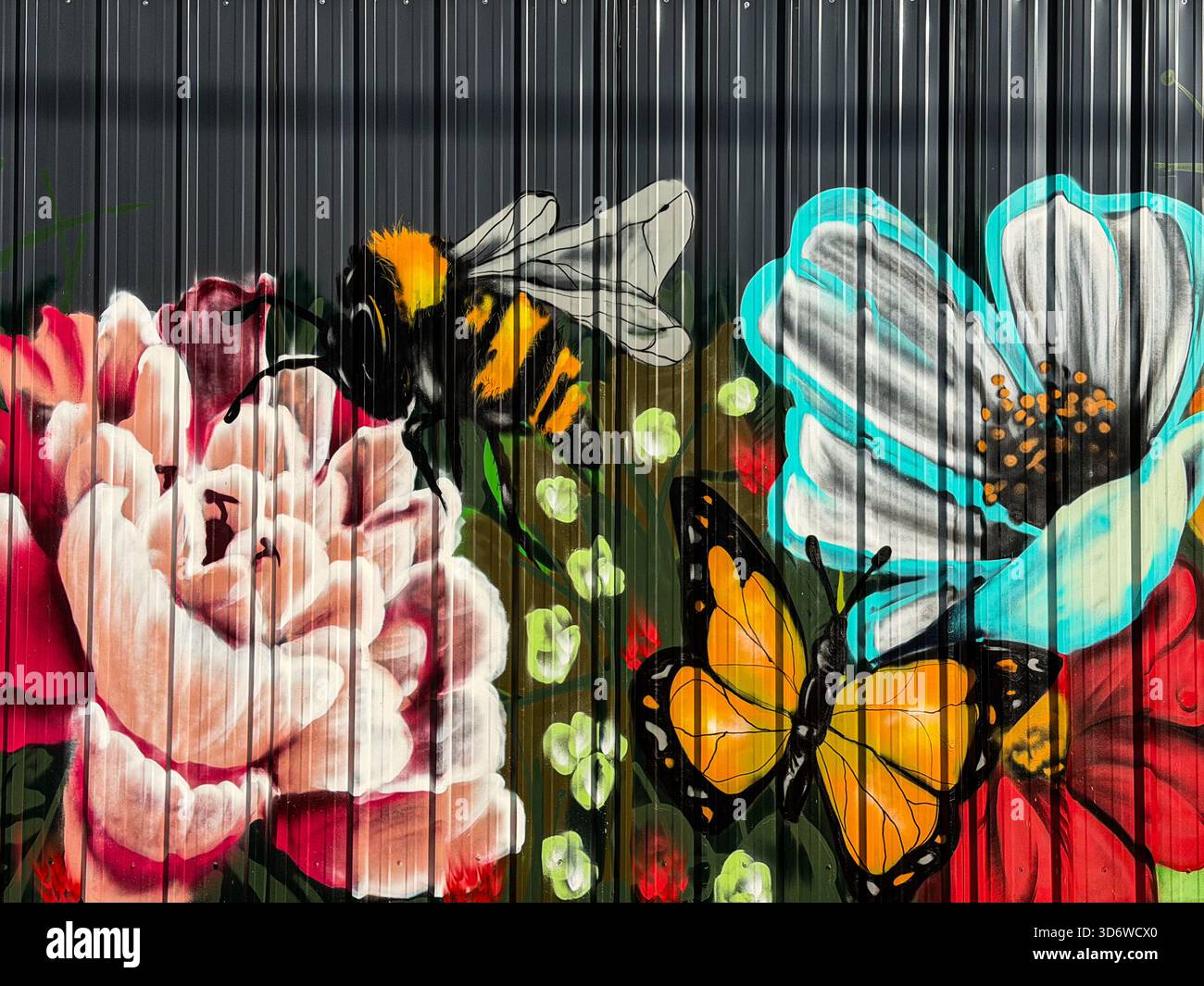 Urban Artistic Grafitti sur des bâtiments principalement inoccupés ou abandonnés autour de Derbyshire.England.UK - Image de stock capturée avec un smartphone