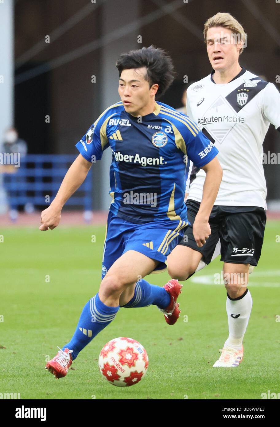 Tokyo, Japon. 22 novembre 2025. L'attaquant du FC Machida Zelvia Yuki Soma porte le ballon lors de la finale de la Coupe de l'Empereur du Championnat du Japon de football contre Vissel Kobe au stade national japonais de Tokyo le samedi 22 novembre 2025. Le FC Machida Zelvia a battu Vissel Kobe en finale 3-1 et a remporté la première victoire du championnat. (Photo de Yoshio Tsunoda/AFLO) Banque D'Images