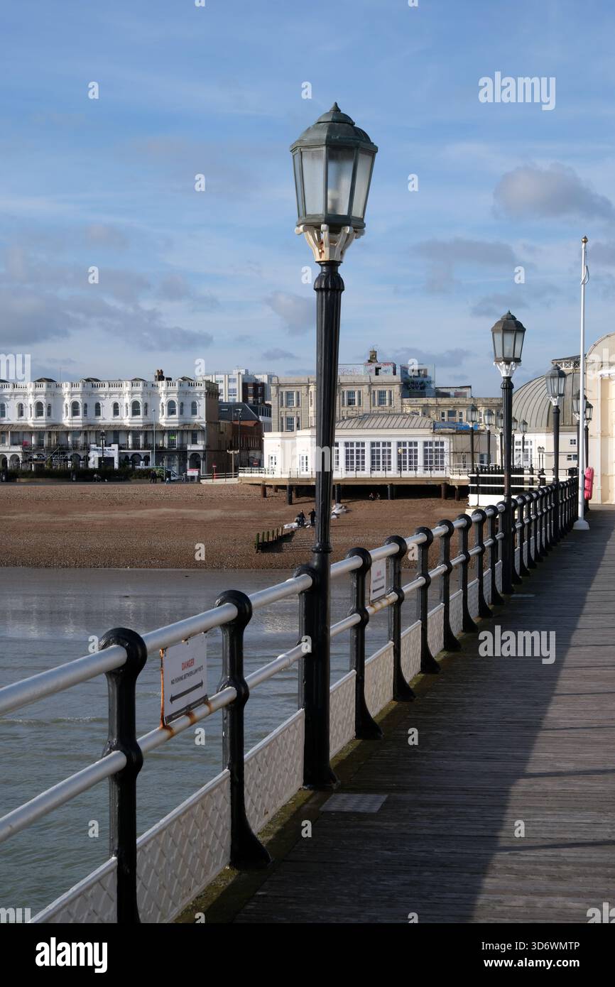 Worthing Pier est une jetée de plaisir publique à Worthing , West Sussex, Angleterre Royaume-Uni Banque D'Images