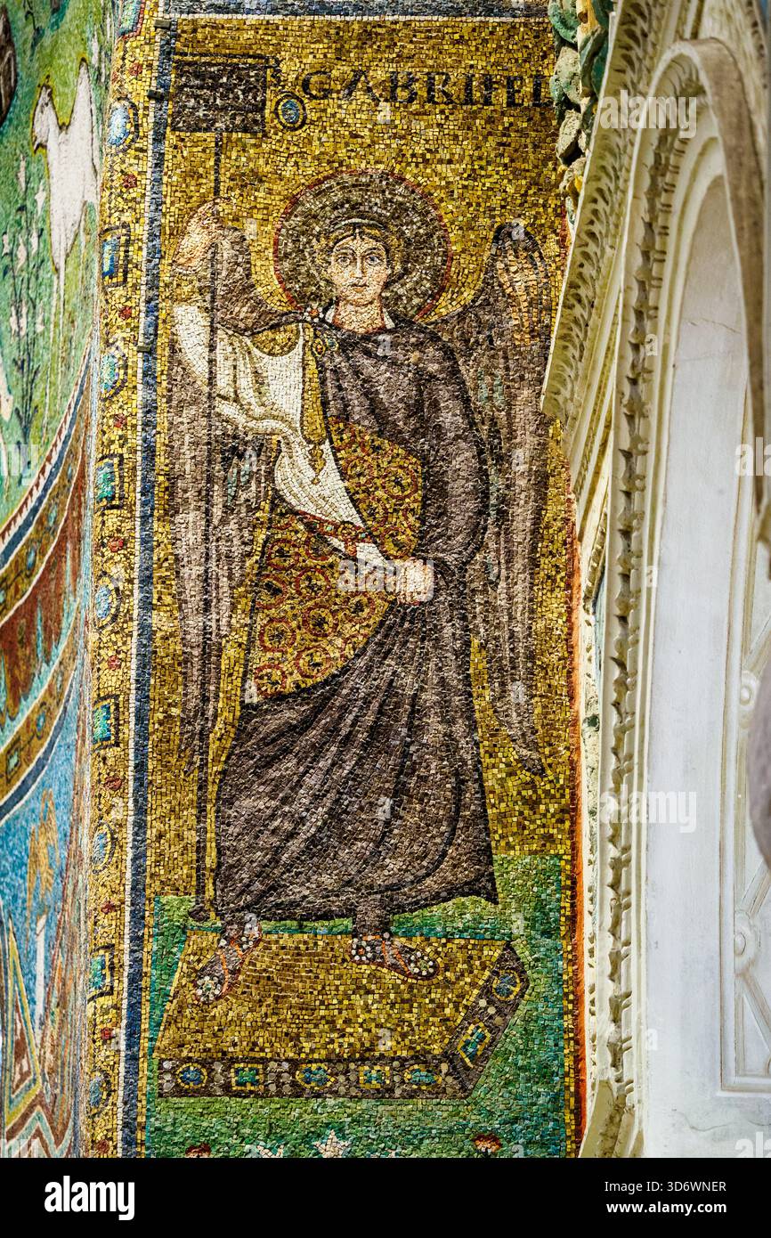 Détail de la mosaïque de l'arc de triomphe de l'abside représentant l'Archange Gabriel - Basilica di Sant'Apollinare in classe - Ravenne, Italie Banque D'Images