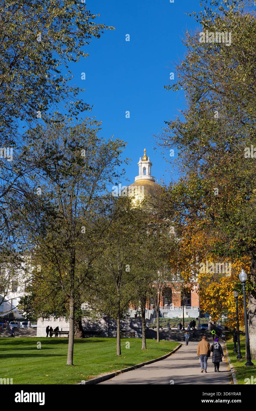 Massachusetts State House avec Golden Dome vu de Boston Common Banque D'Images