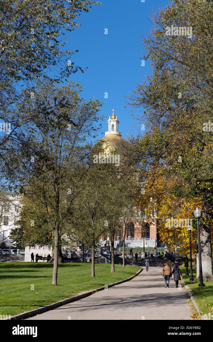 Massachusetts State House avec Golden Dome vu de Boston Common Banque D'Images