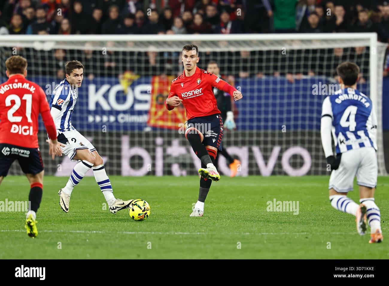 Pampelune, Espagne. 22 novembre 2025. Lucas Torro (Osasuna) Football/Football : Espagnol 'la Liga EA Sports' match entre CA Osasuna - Real Sociedad à l'Estadio El Sadar à Pampelune, Espagne . Crédit : Mutsu Kawamori/AFLO/Alamy Live News Banque D'Images