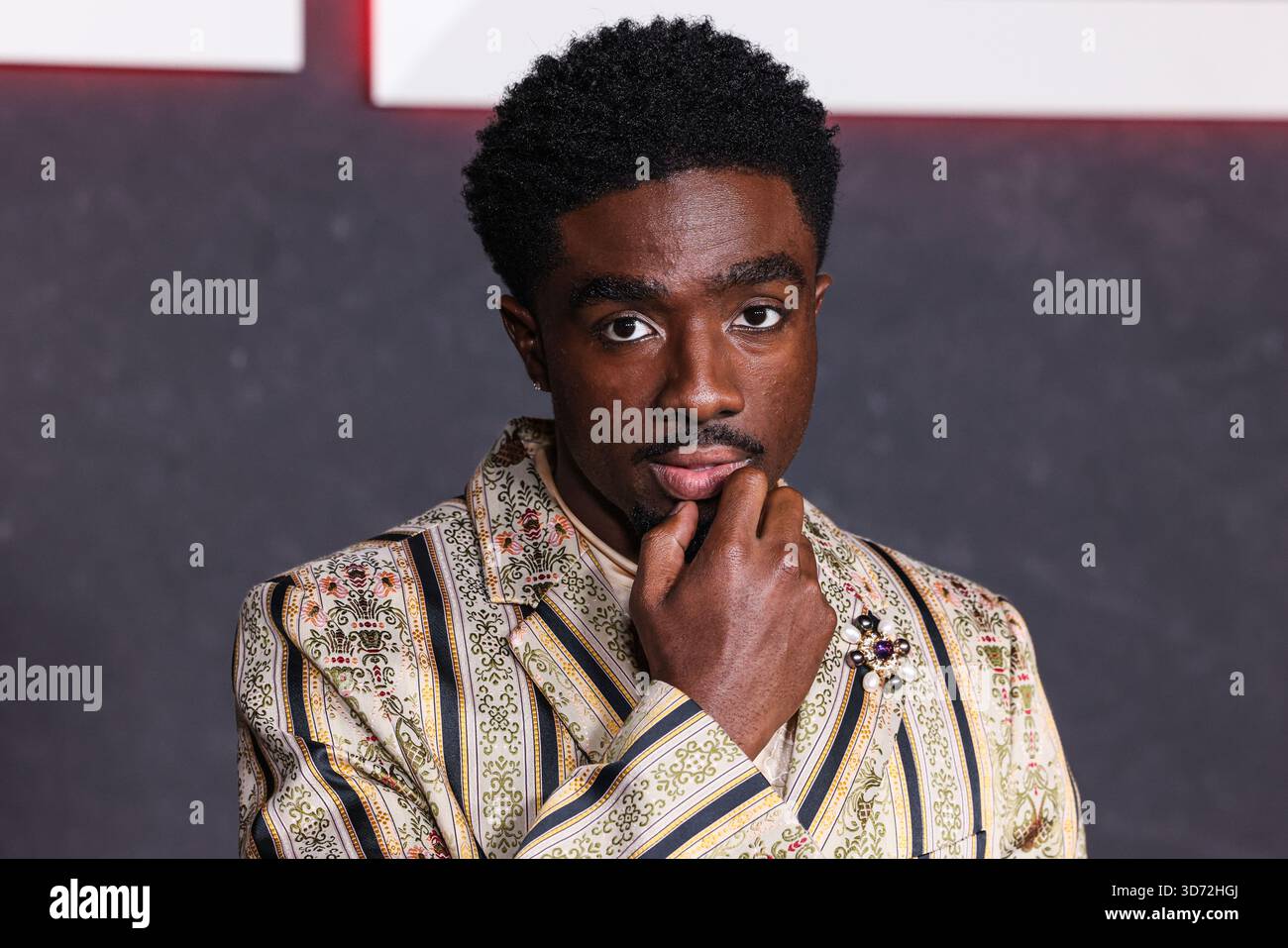 HOLLYWOOD, LOS ANGELES, CALIFORNIE, États-Unis - 08 NOVEMBRE : L'acteur, chanteur et danseur américain Caleb McLaughlin arrive à l'événement Netflix FYSEE : The Fall Edit - 'Stranger Things' saison 5 FYC (pour votre considération) qui s'est tenu au Netflix Tudum Theater le 8 novembre 2025 à Hollywood, Los Angeles, Californie, États-Unis. (Photo de Xavier Collin/image Press Agency) Banque D'Images